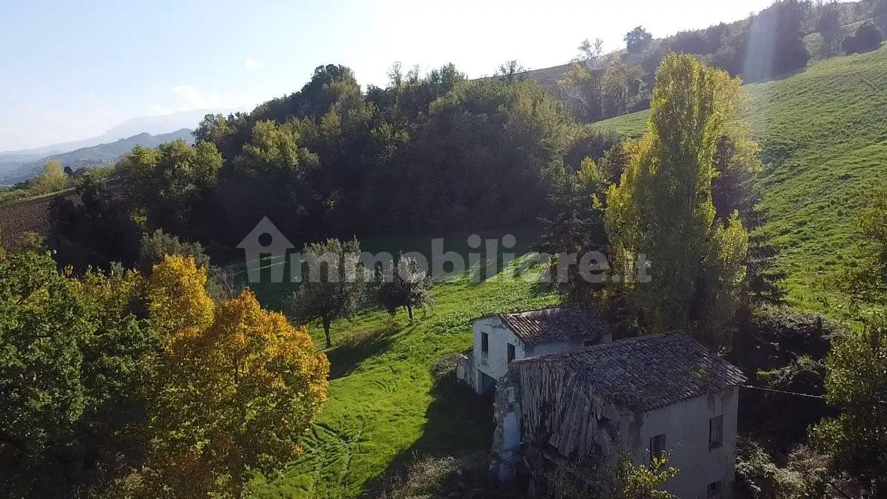 Rustico - Casale in vendita a Camporotondo di Fiastrone