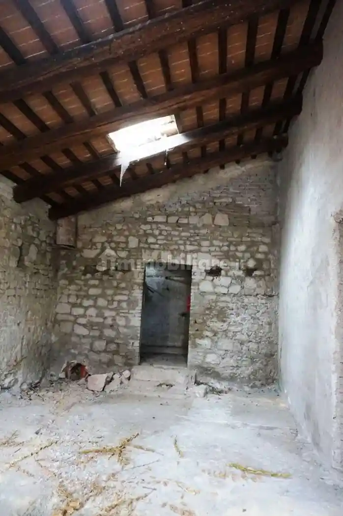 Casa indipendente in vendita a Foligno