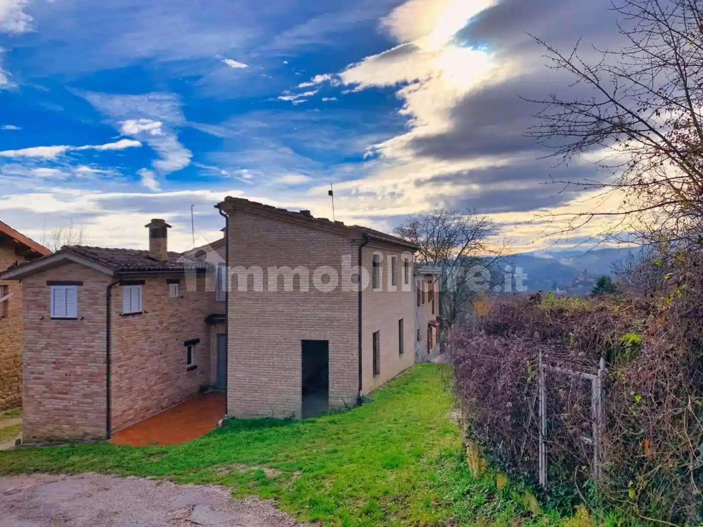 Casa indipendente in vendita a Sarnano