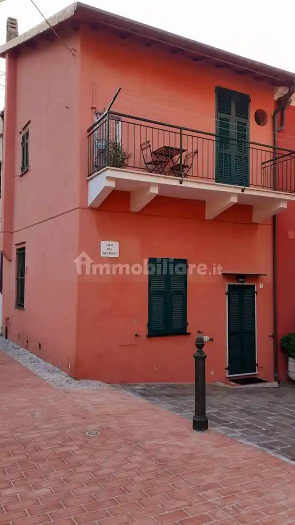 Casa indipendente in affitto a Finale Ligure