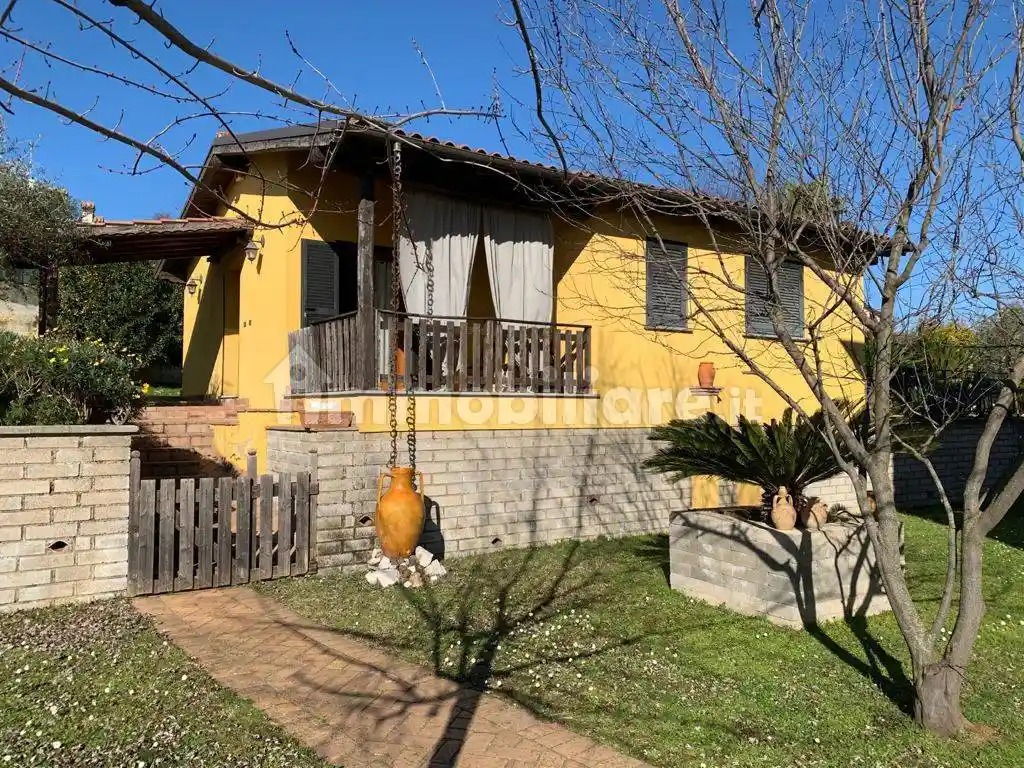 Villa in affitto a Lariano