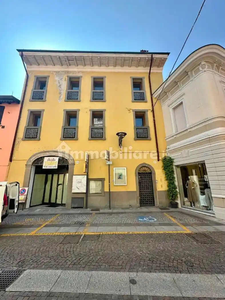 Palazzo - Edificio in vendita a Chiari