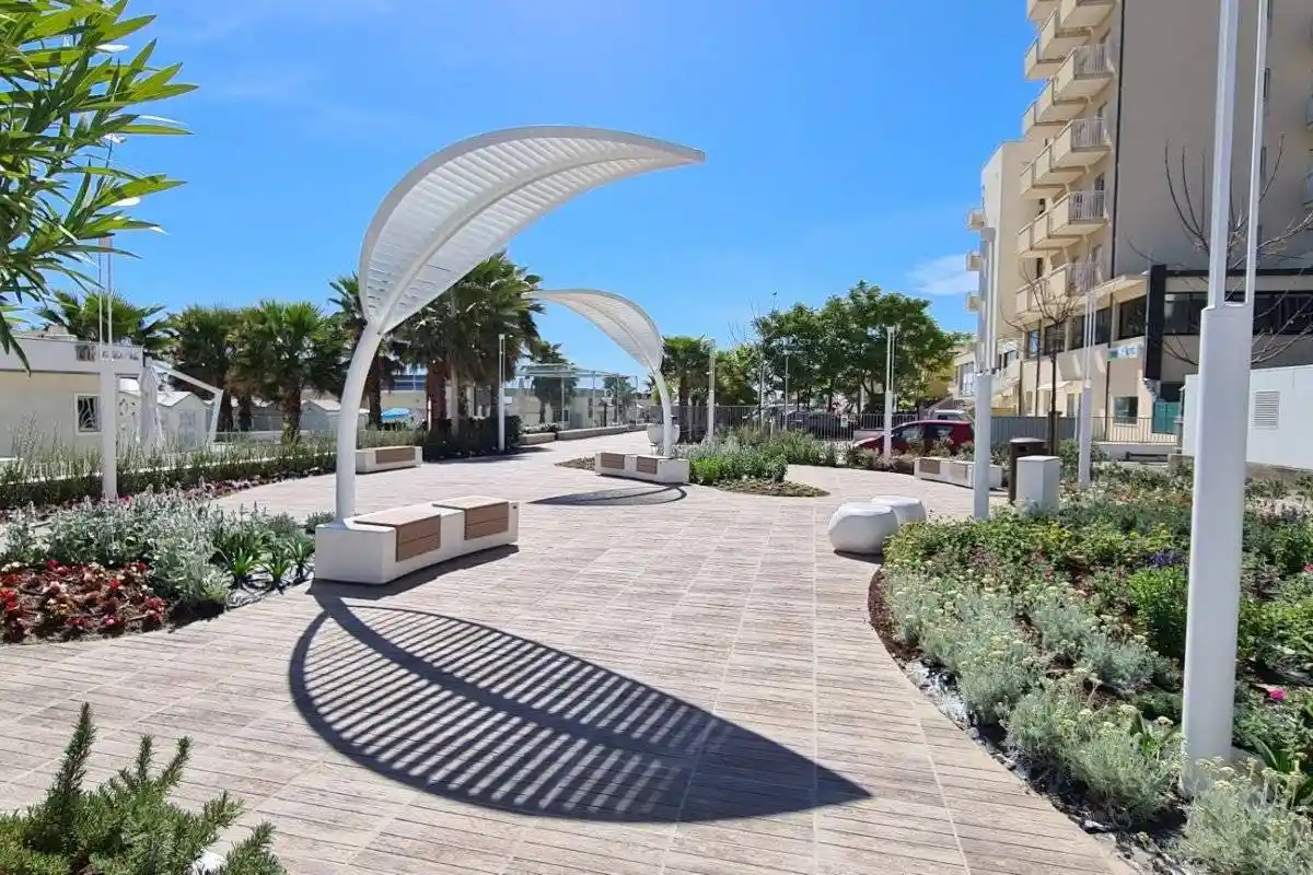 Palazzo - Edificio in vendita a Riccione