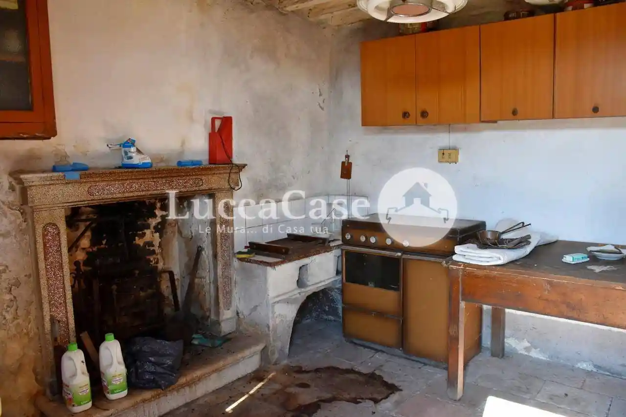 Terratetto unifamiliare 175 m², da ristrutturare, Brancoleria, Lucca - foto 2