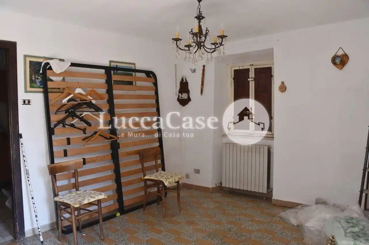 Terratetto unifamiliare 175 m², da ristrutturare, Brancoleria, Lucca - foto 3