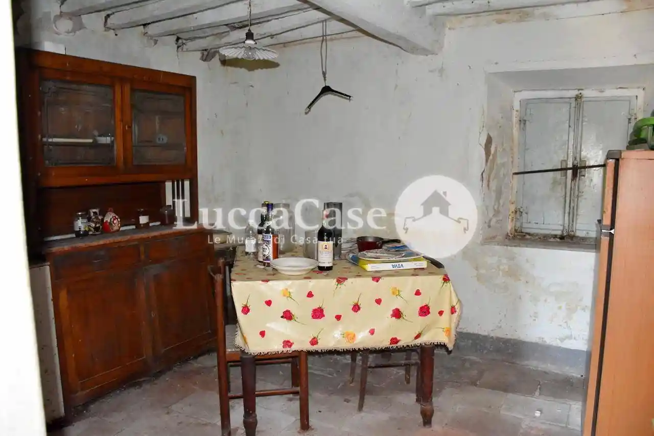 Terratetto unifamiliare 175 m², da ristrutturare, Brancoleria, Lucca - foto 4