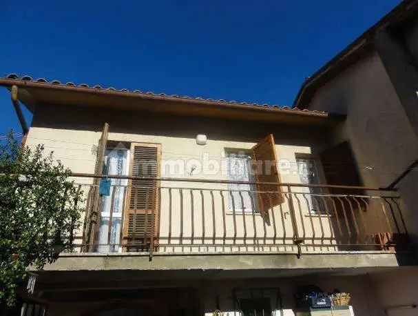 Casa indipendente in vendita a Foligno