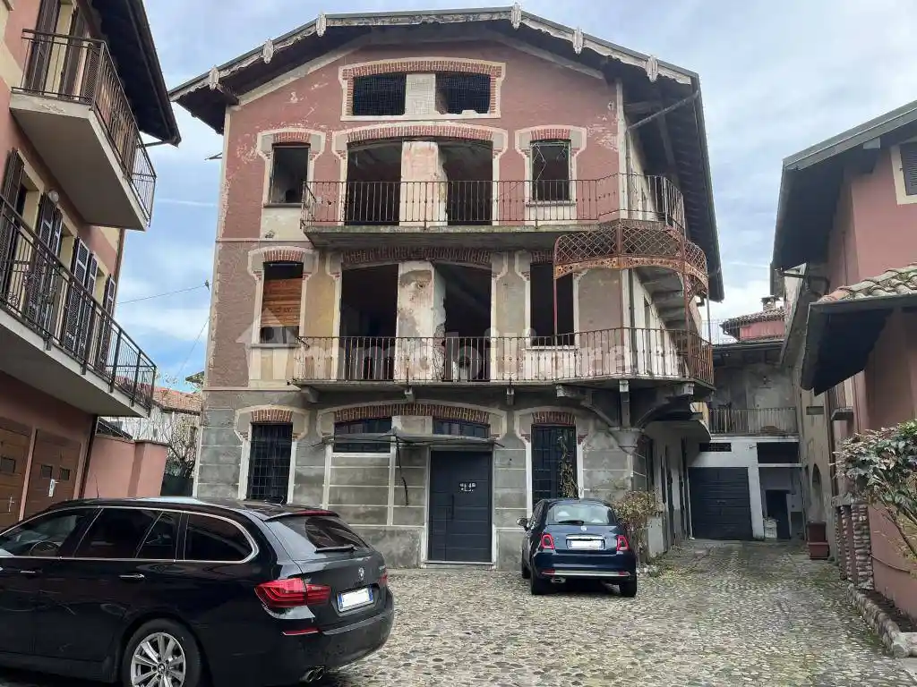 Rustico - Casale in vendita a Sesto Calende