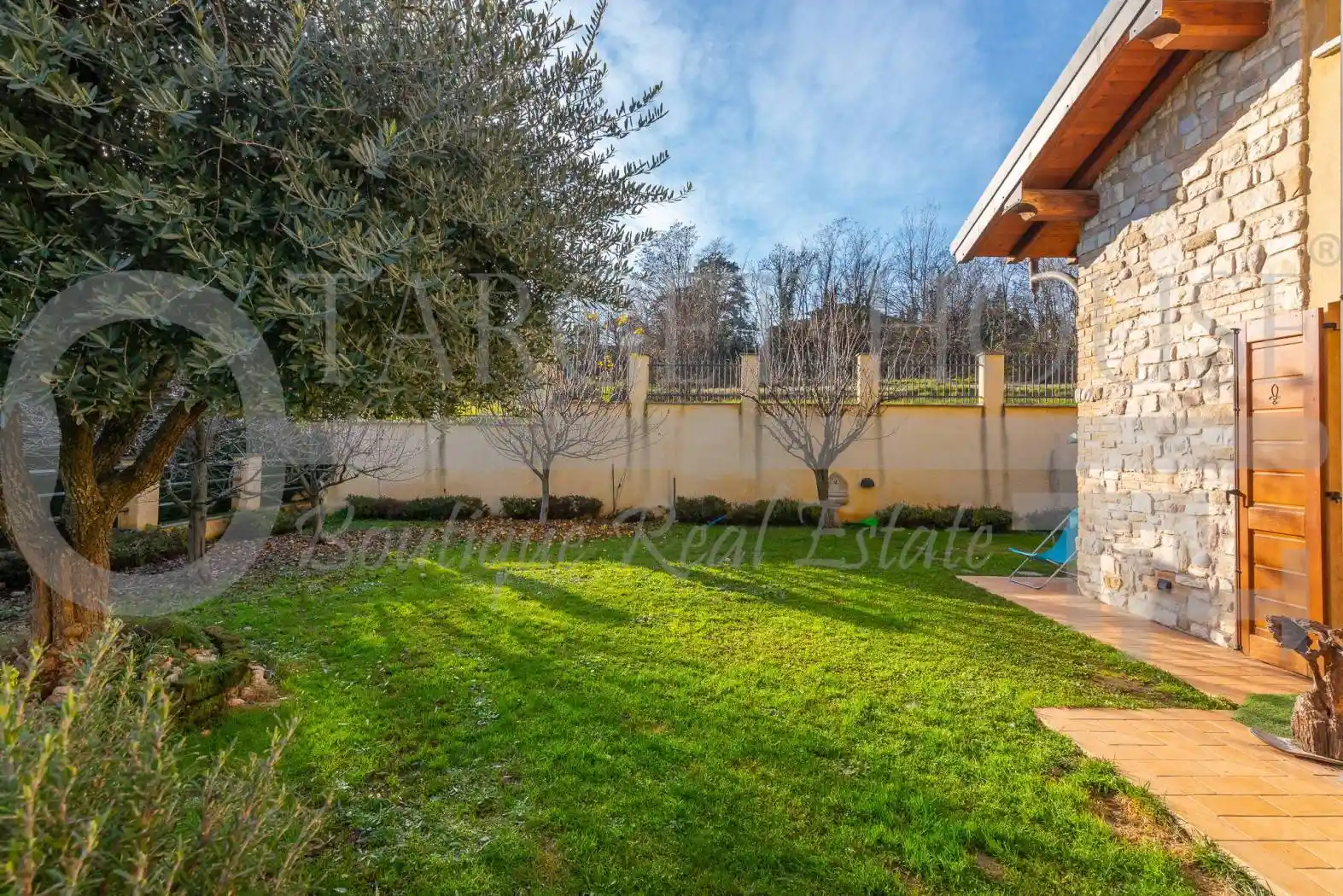 Villa in vendita a Montano Lucino