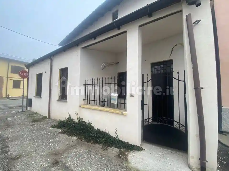 Palazzo - Edificio in vendita a Garlasco