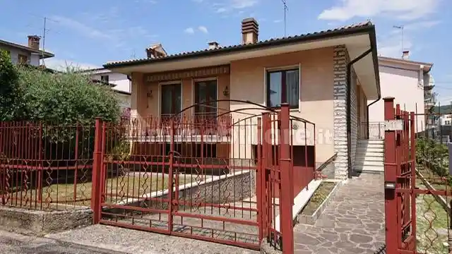 Villa in vendita a Bardolino