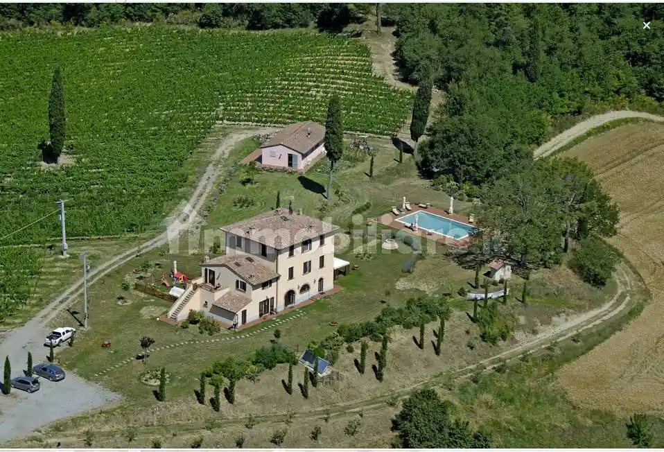 Rustico - Casale in vendita a Chiusi