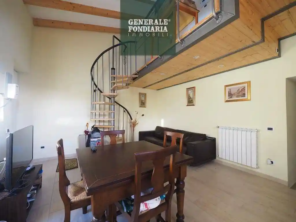 Appartamento in vendita a Follo