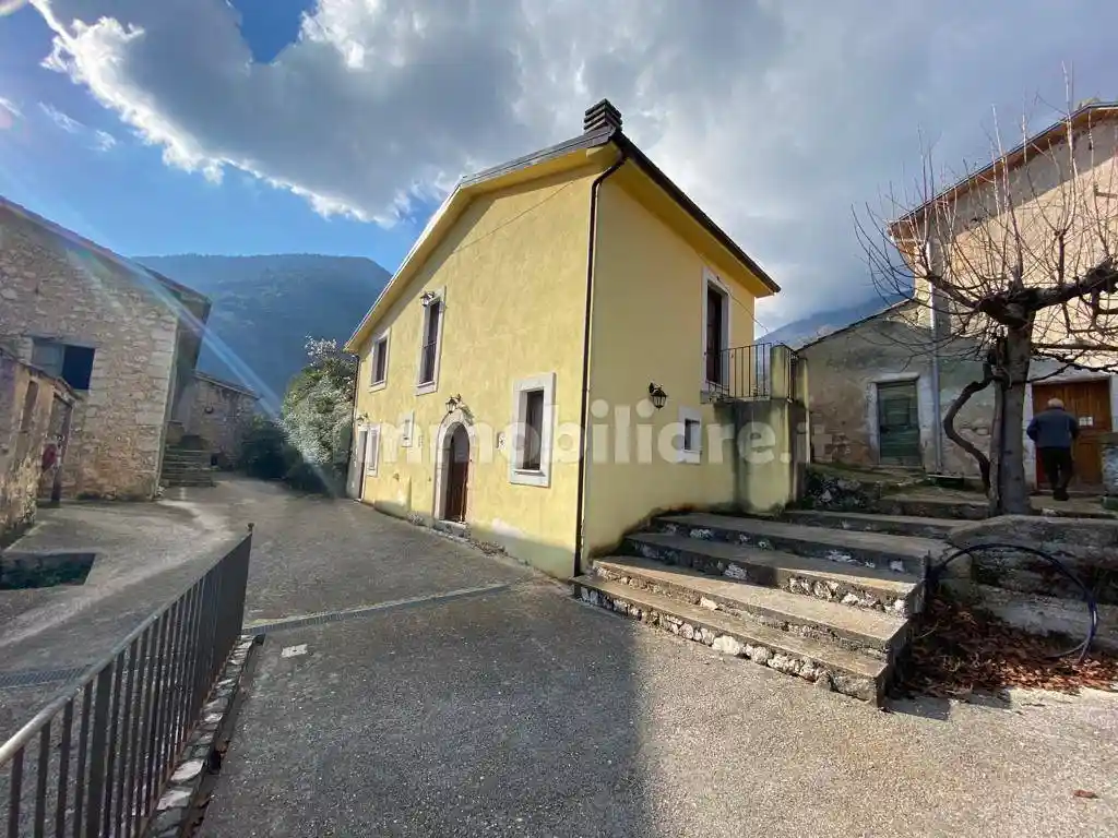 Palazzo - Edificio in vendita a Cassino