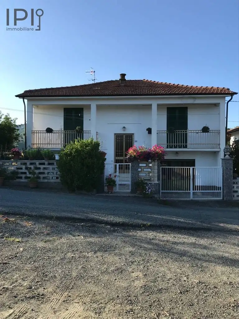 Casa indipendente in vendita a Mombaldone