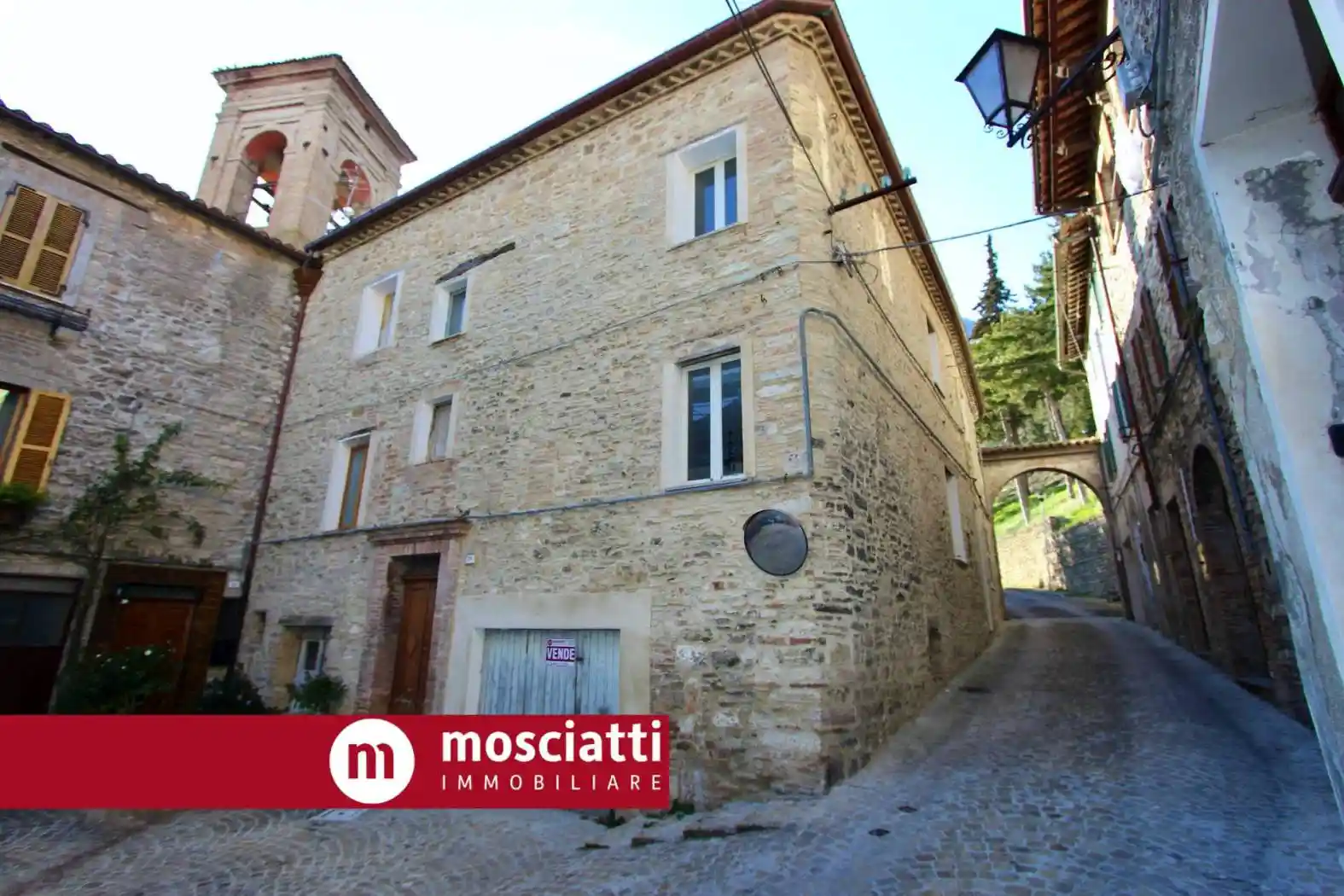 Casa indipendente in vendita a Esanatoglia