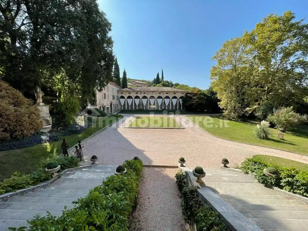 Villa in vendita a Verona