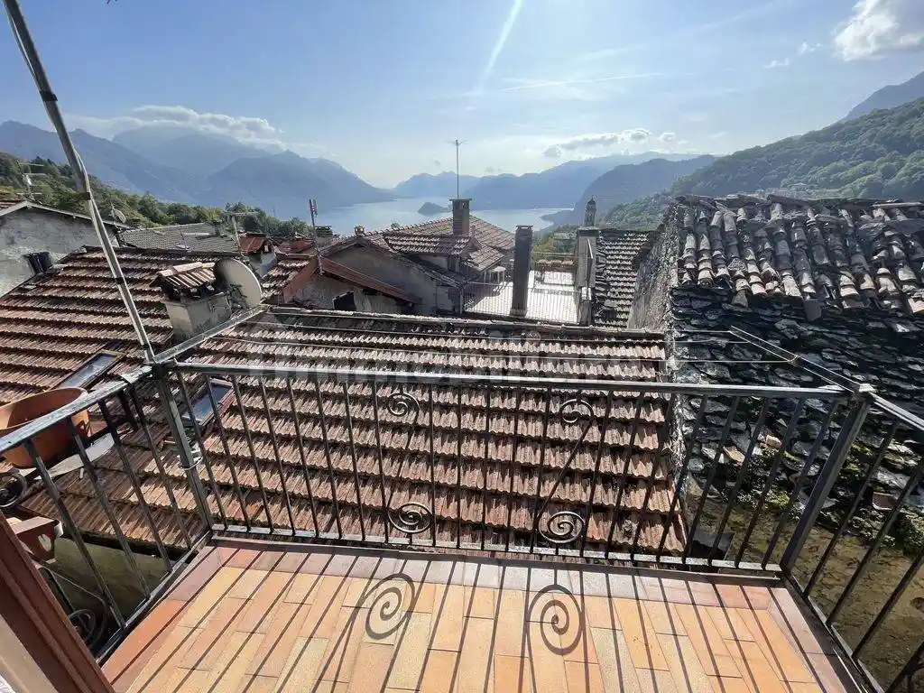 Casa indipendente in vendita a Plesio