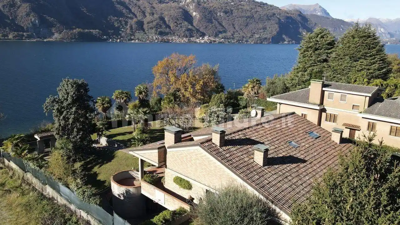 Villa in vendita a Mandello del Lario