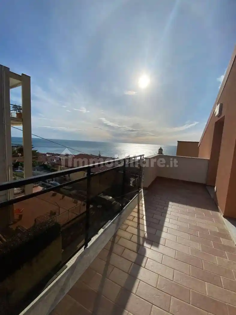 Appartamento in vendita a Finale Ligure