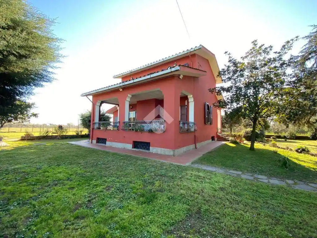 Villa in vendita a Pomezia
