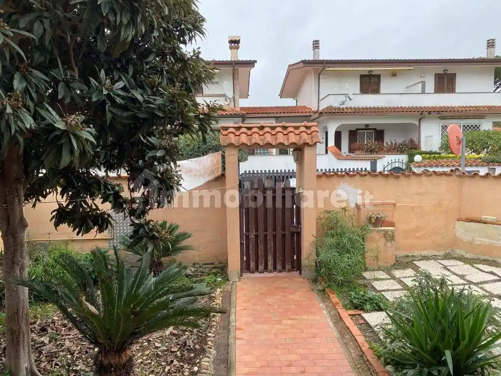 Villa in vendita a Pomezia