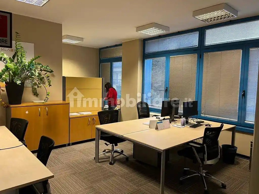 Palazzo - Edificio in affitto a Concorezzo