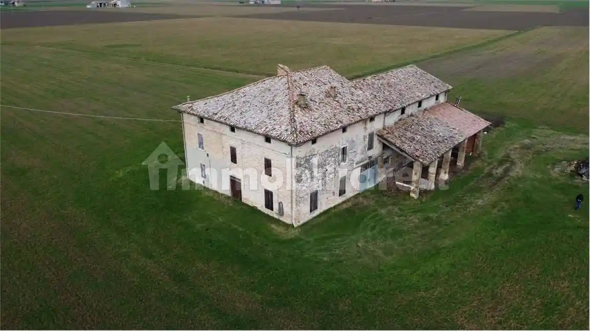 Rustico - Casale in vendita a Soragna