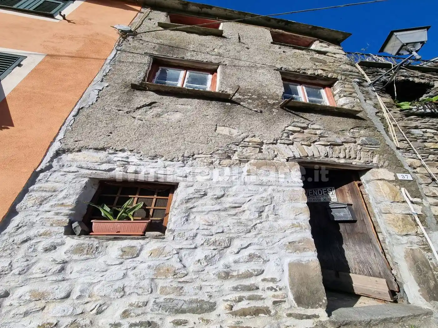 Casa indipendente in vendita a Varese Ligure