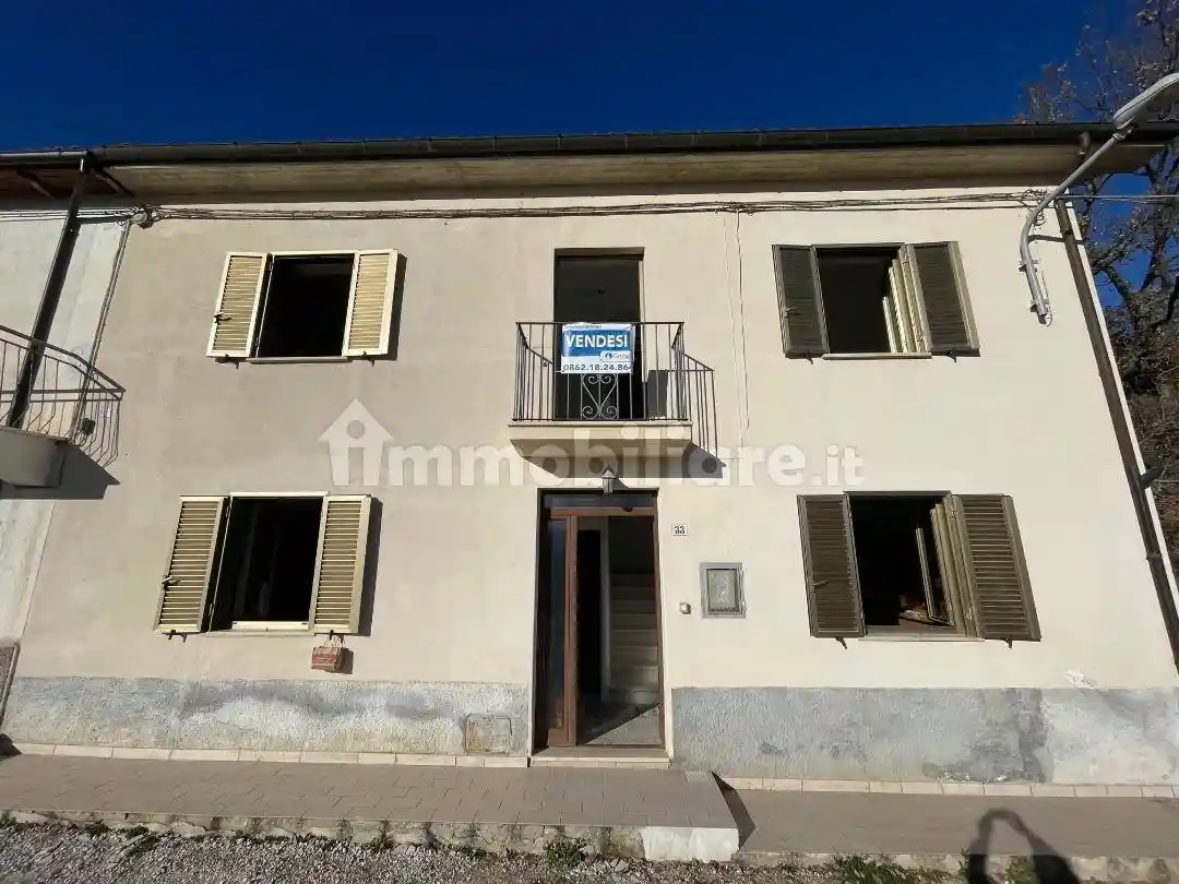 Casa indipendente in vendita a L'Aquila