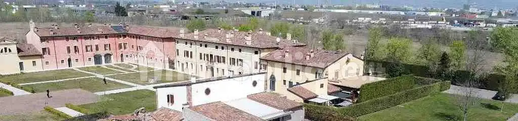 Rustico - Casale in vendita a Verona