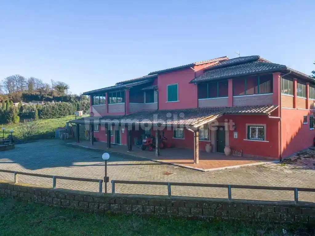 Villa in vendita a Sutri