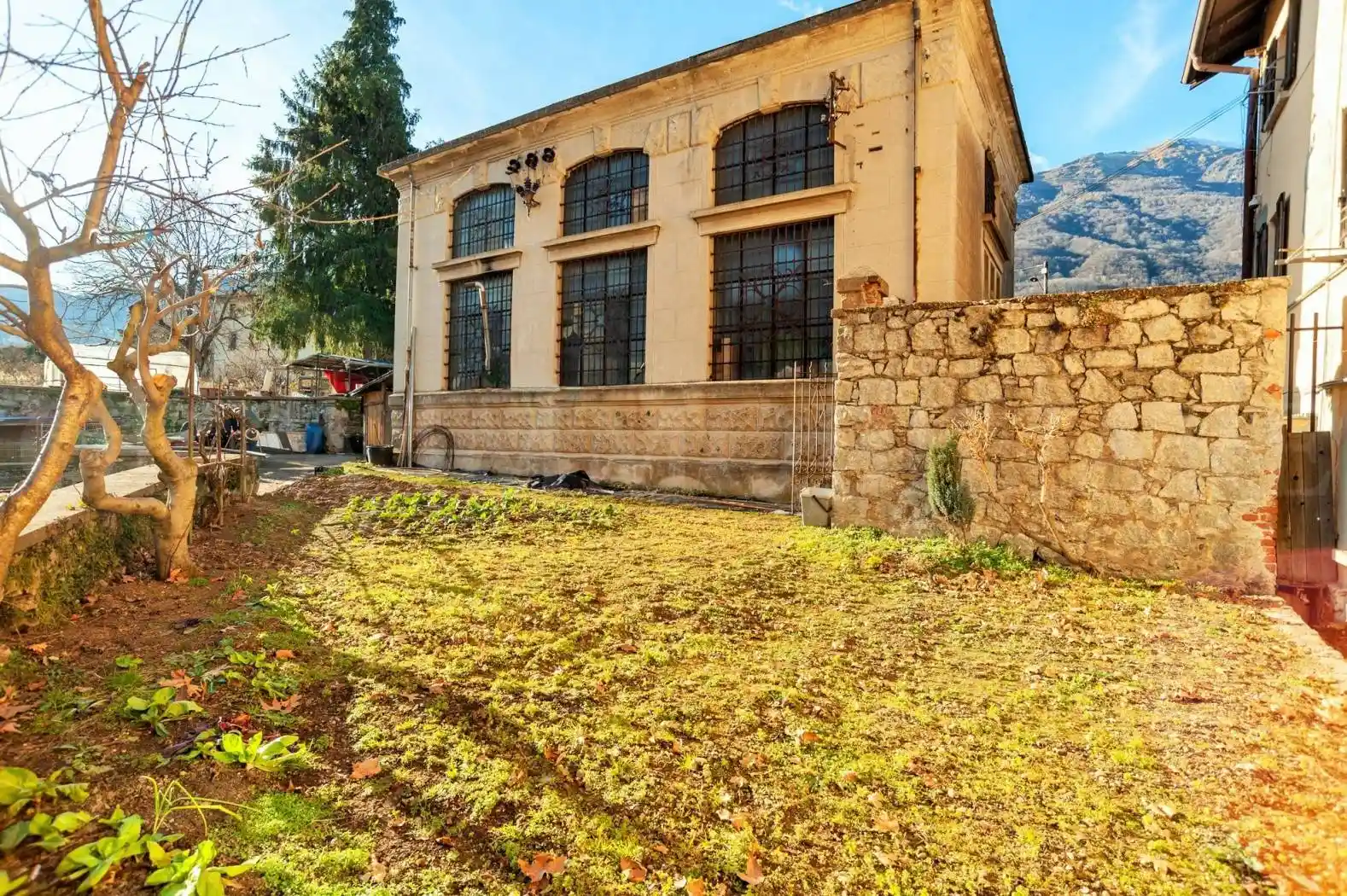 Casa indipendente in vendita a Casale Corte Cerro