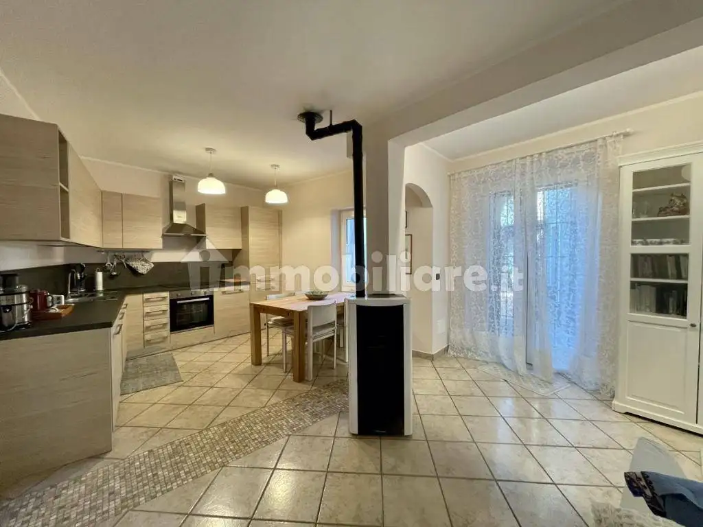 Appartamento in affitto a Lierna