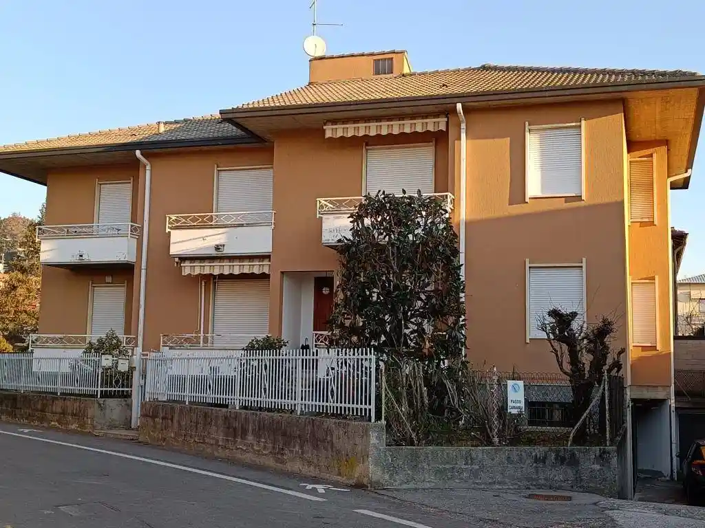 Appartamento in affitto a Montano Lucino