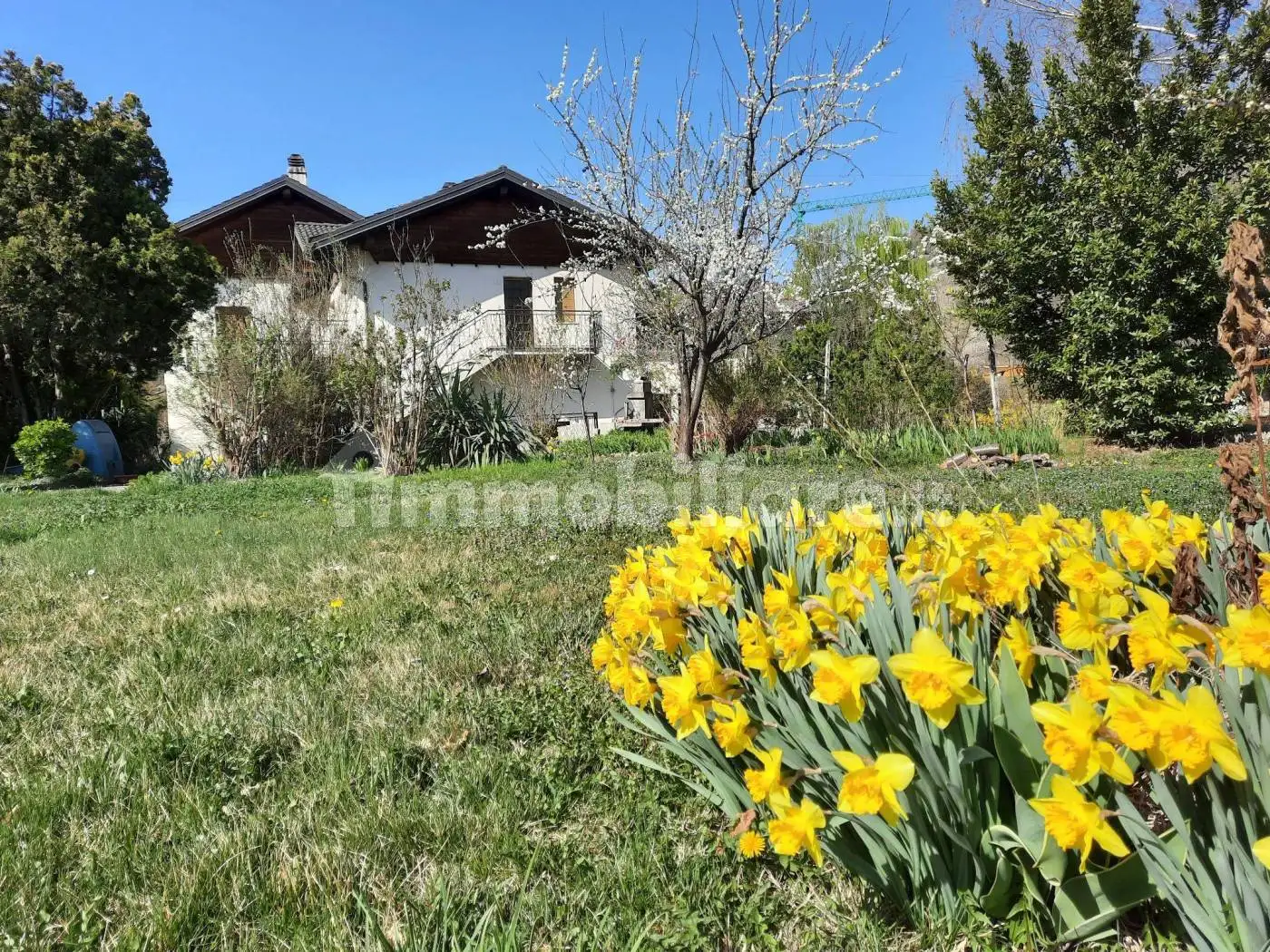 Palazzo - Edificio in vendita a Villeneuve