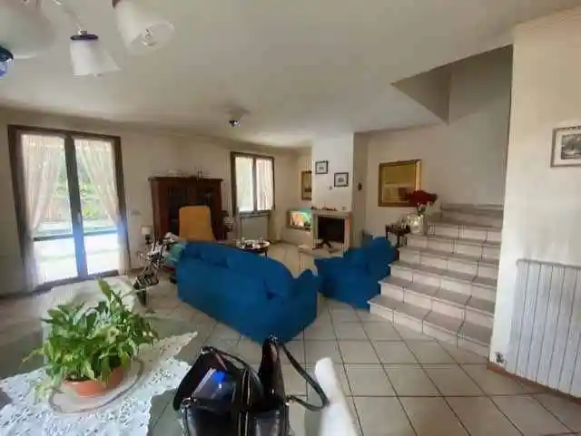 Casa indipendente in vendita a Castelnovo Ne' Monti