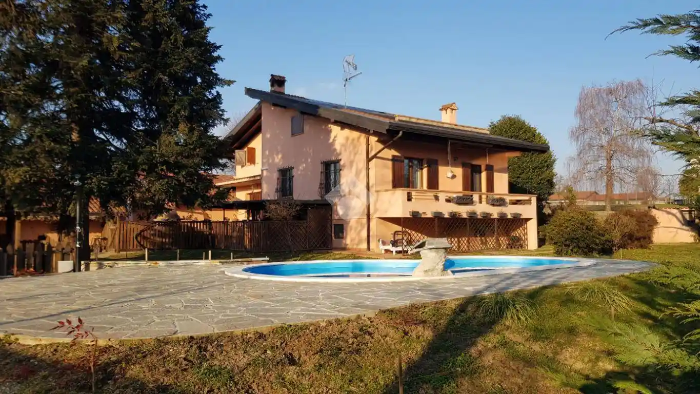 Villa in vendita a Borgo Ticino