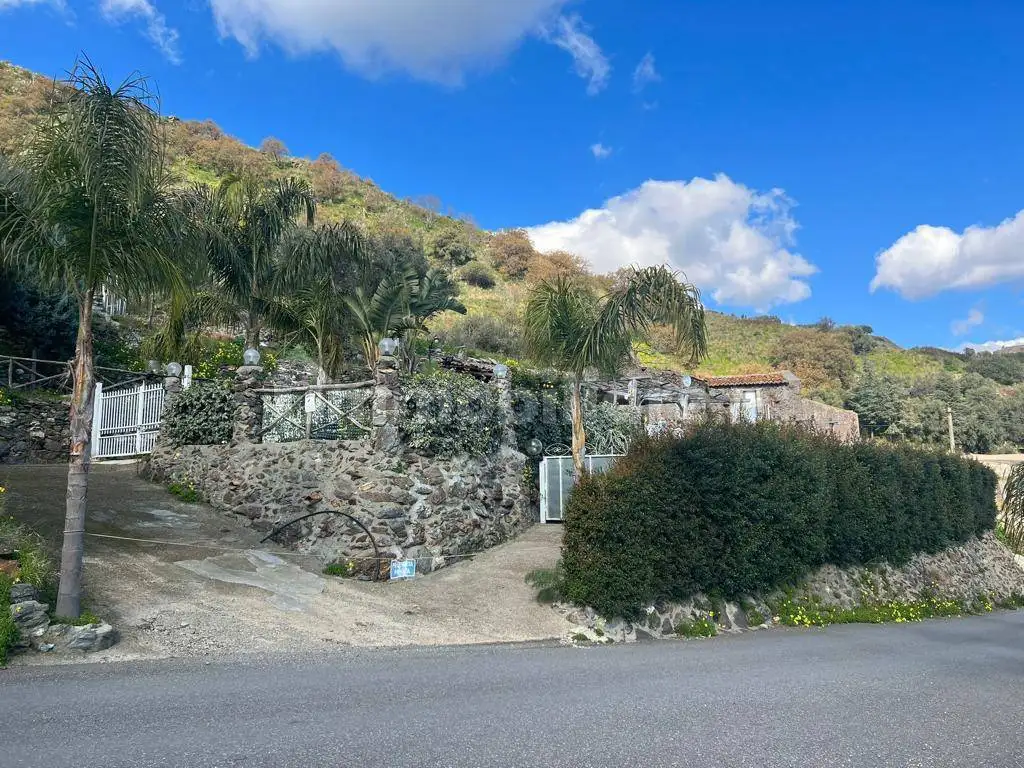 Casa indipendente in vendita a Savoca