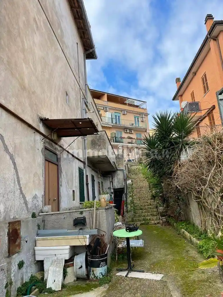 Palazzo - Edificio in vendita a Roma