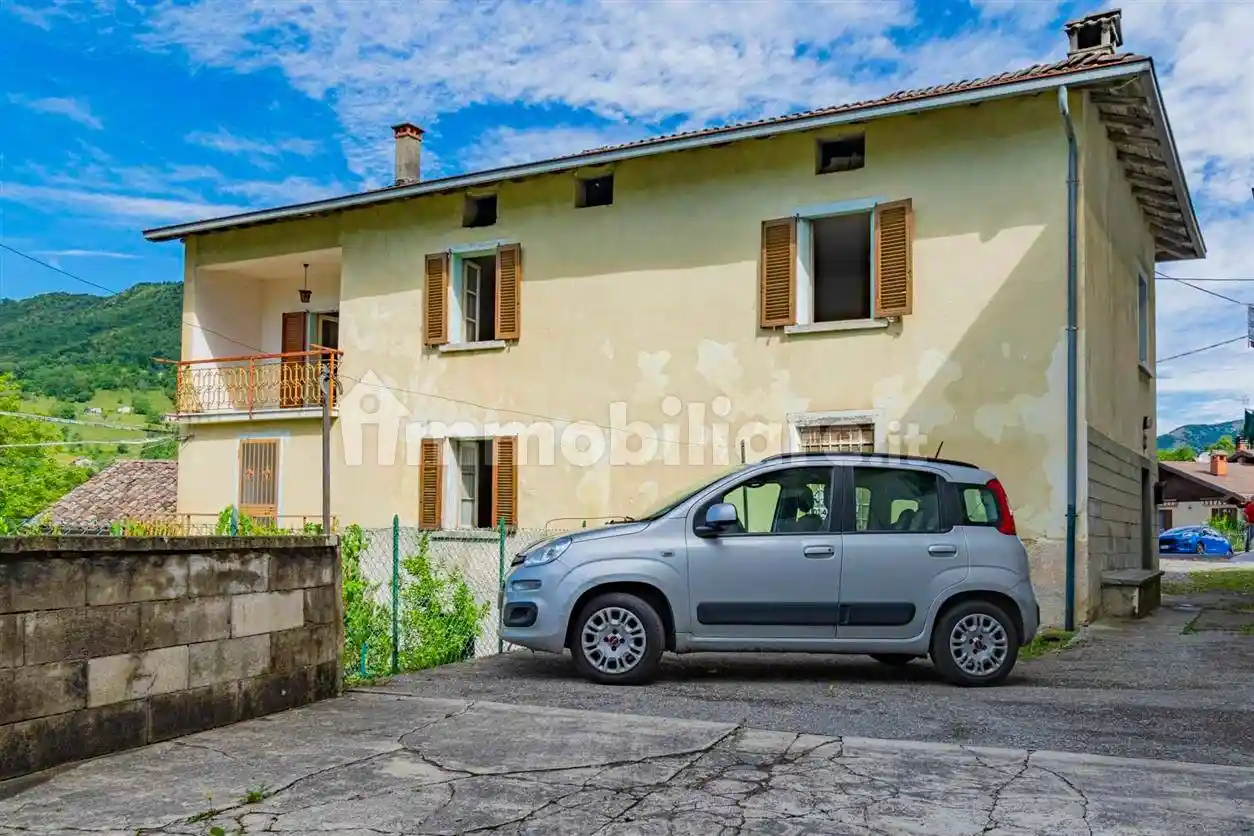 Casa indipendente in vendita a Costa Serina