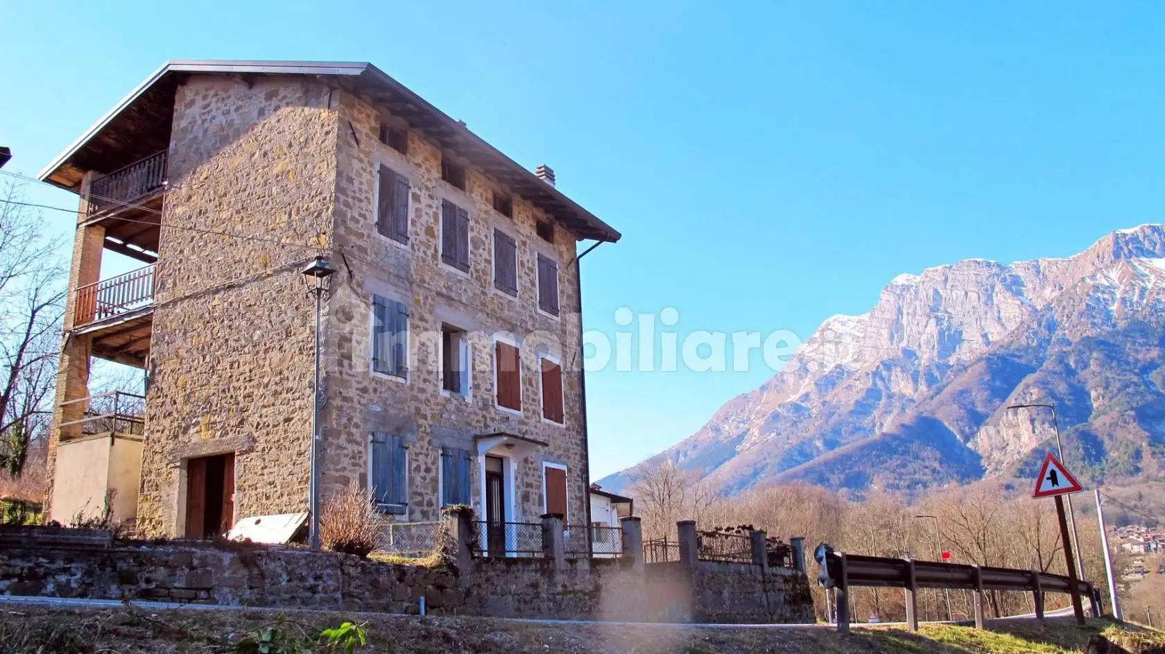 Appartamento in vendita a Frisanco