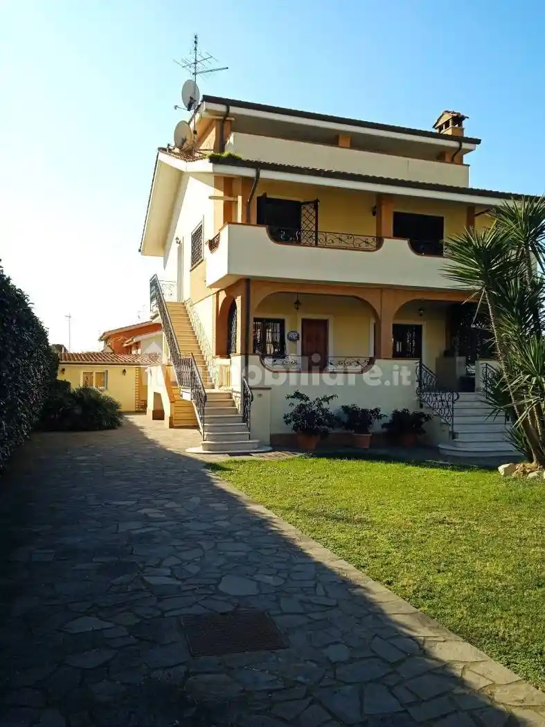 Villa in vendita a Pomezia