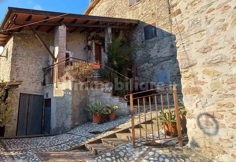 Casa indipendente in vendita a Spoleto