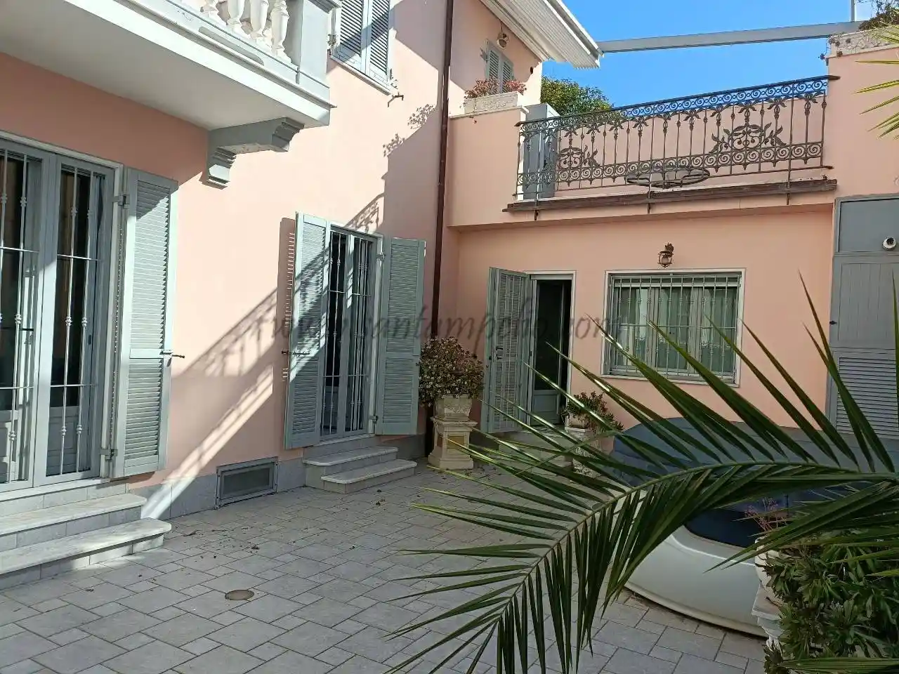 Villa in vendita a Bordighera
