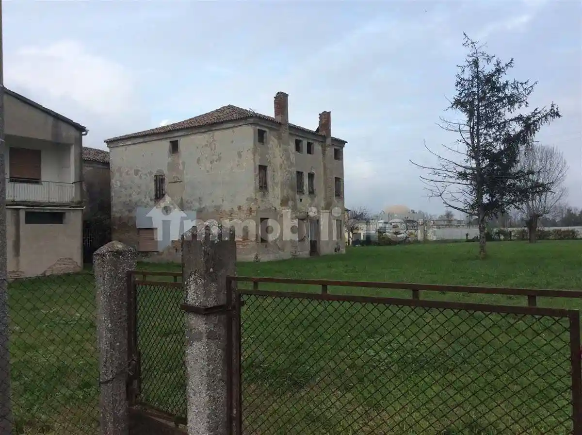 Rustico - Casale in vendita a Adria