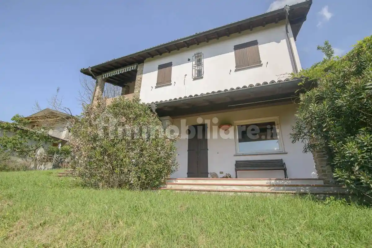 Villa in vendita a Broni