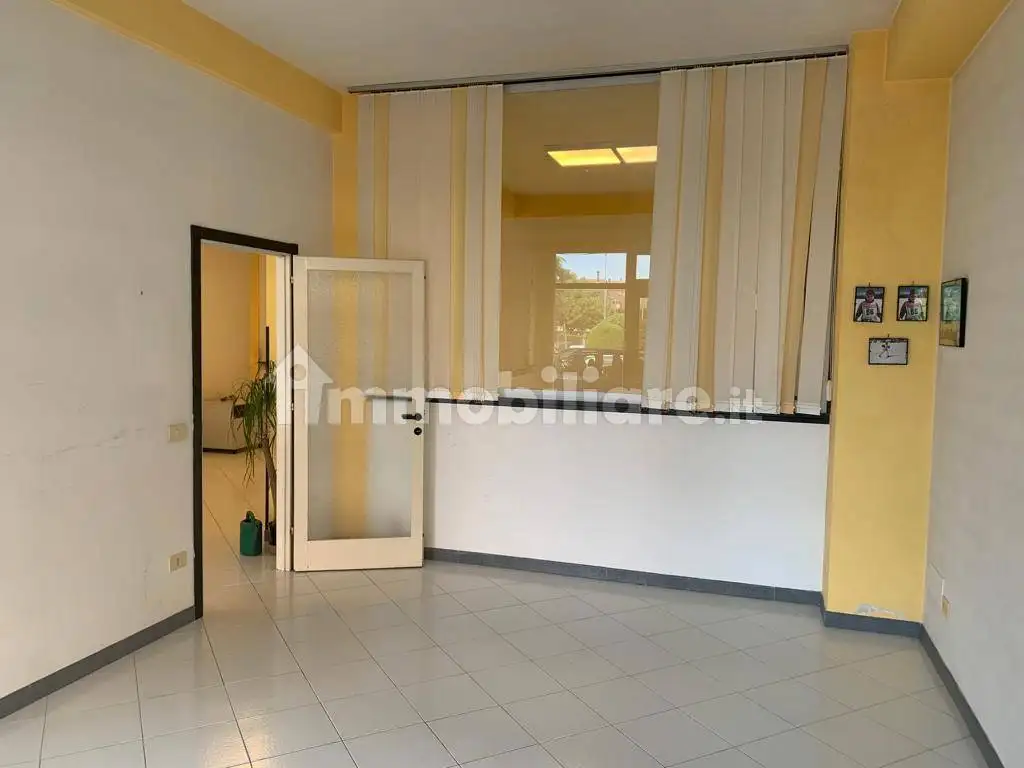 Palazzo - Edificio in affitto a Bastia Umbra