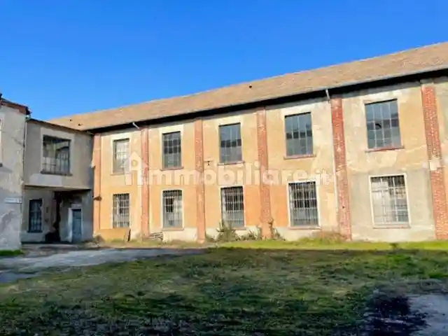 Palazzo - Edificio in vendita a Oleggio