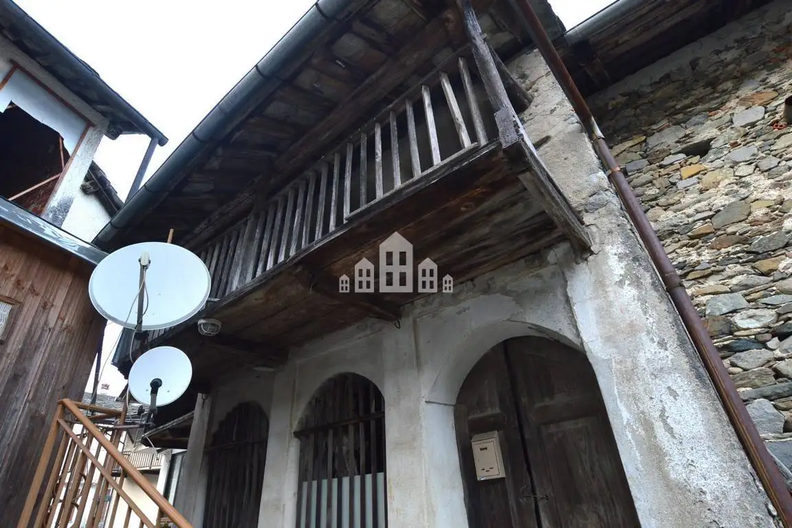 Casa indipendente in vendita a Valchiusa